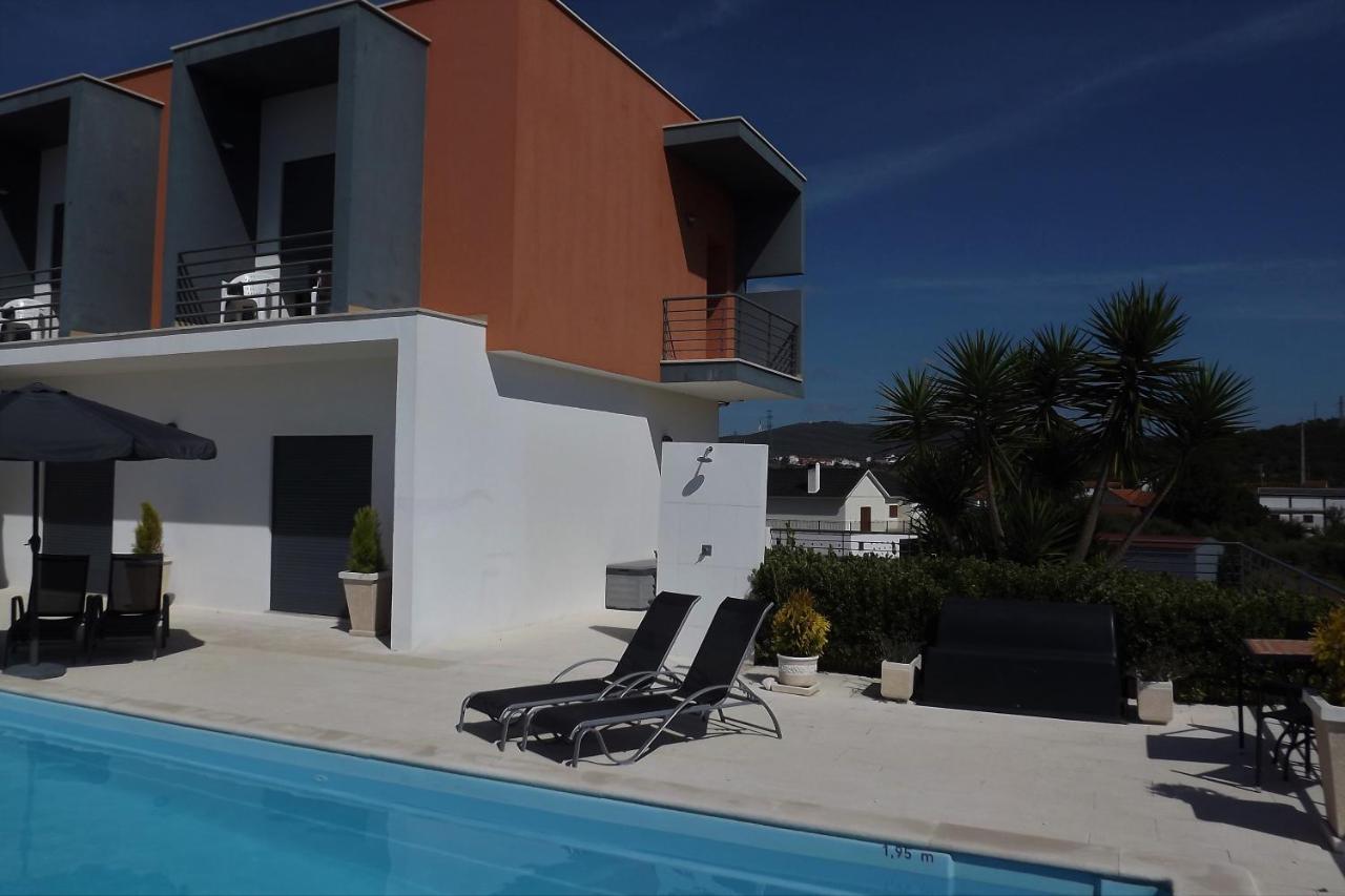 Casa Ceedina Bed And Breakfast & Beauty Batalha Exterior photo